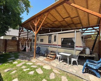 #stayinmydistrict Twin Falls Backyard Glamper - Twin Falls - Patio