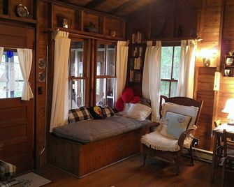 Charming cottage - Relax while watching the sea and the islands - Bristol - Living room