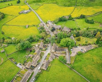 The Green Dragon at Hardraw - Hawes - Outdoor view
