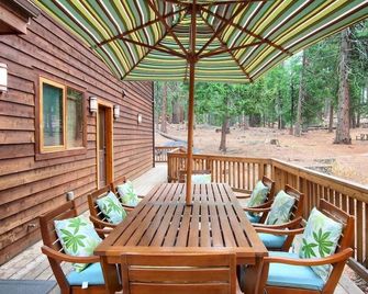 Most Lux A-Frame Panoramic View Yosemite West Cabin - New Ac And Ev Charger - Wawona - Patio