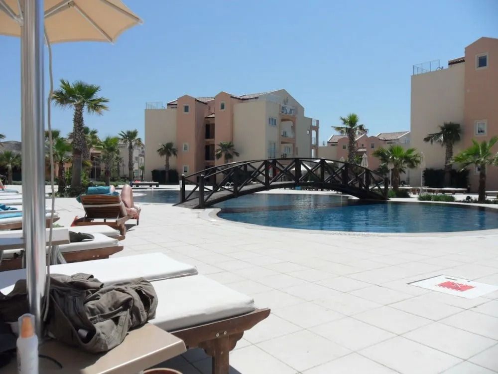 جولف آند سبا ريزورت كوساداسي