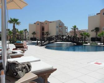 Golf and Spa Resort Kusadasi - Soğucak - Pool