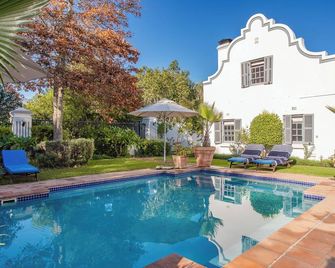 Franschhoek Manor - פרנשהוק - בריכה