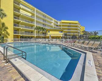 Marco Island Condo with Patio Steps to Beach Access - Marco Island - Pool