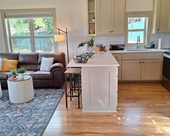 Cozy Cabin by the Lake - Tyler - Kitchen