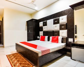 OYO 47859 Uttam Residency - Patiāla - Bedroom