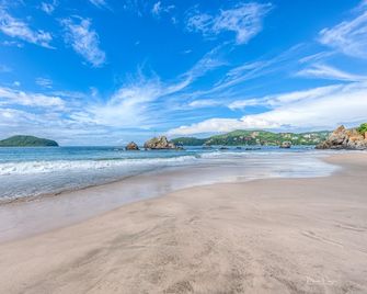 La Villa Luz - Zihuatanejo - Beach
