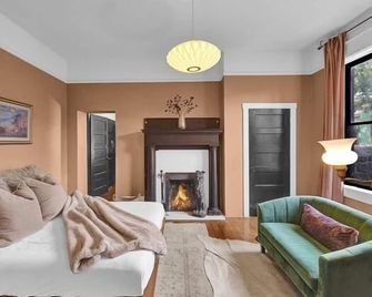 Stylish 1br Apt, Downtown Free Parking - El Paso - Living room