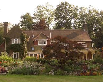 1st flr flat with large balcony & beautiful views - Dorking - Building