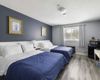 Lakeside Inn - Cloyne - Bedroom