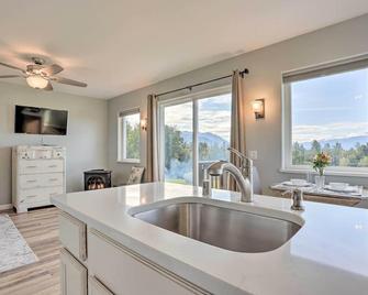 Secluded Palmer Home with Mountain Views! - Palmer - Cocina
