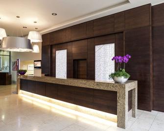 Mercure Sheffield St Paul's Hotel & Spa - Sheffield - Front desk