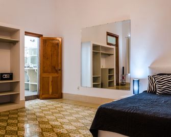 Hostal de la Fama - Havana - Bedroom