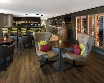 SI-SUITES - שטוטגרט - בר