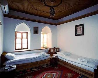 Bosnian National Monument Muslibegovic House - Mostar - Bedroom