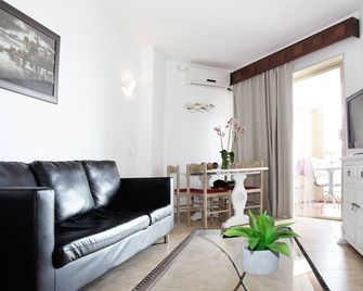 Apartamentos Apal Chinasol - Almuñécar - Living room