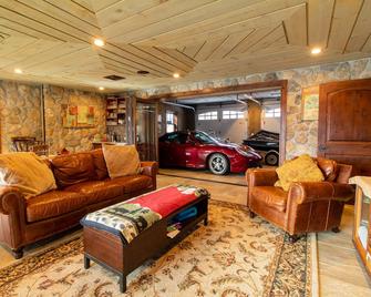 Exclusive High End Candlewood Lake retreat - New Fairfield - Sala