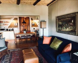 Courchevel Cottages - Franschhoek - Living room
