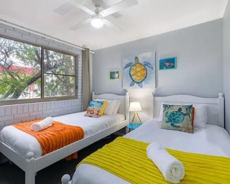 Family, Romance, Fun on Kings Beach - Caloundra - Bedroom
