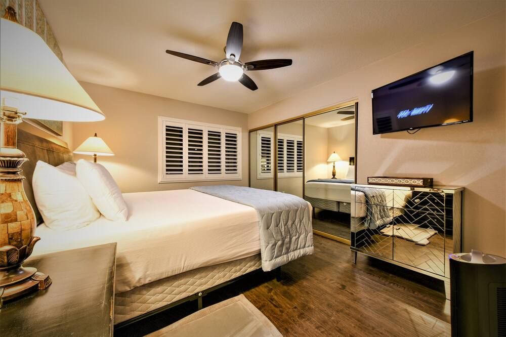 Beautifully Remodeled Luxurious 4 Bed 4 Bath Oasis, Pool, Spa Putting Green - לאס וגאס - חדר שינה