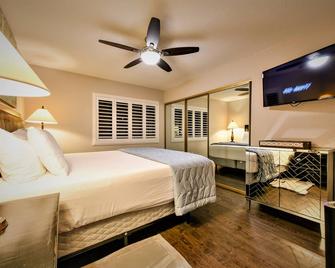 Beautifully Remodeled Luxurious 4 Bed 4 Bath Oasis, Pool, Spa Putting Green - לאס וגאס - חדר שינה