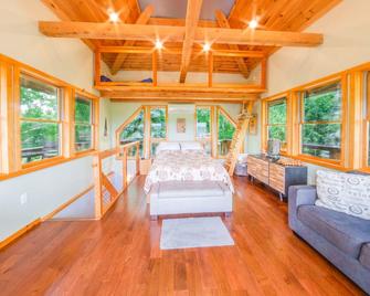 Firetower Chalet: Majestic views+private 60 acres - Bloomsburg - Schlafzimmer