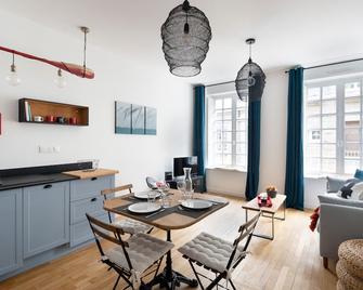 Le Code 0 by Cocoonr - Saint-Malo - Dining room