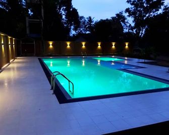 Athkandura Hotel - Habarana - Pool