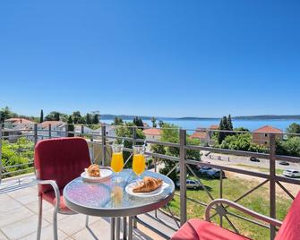 Hotel Kastel - Kastela - Balkon