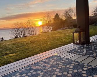 Island Alchemy Suite is a private little getaway with spectacular ocean views. - Sointula - Balcón