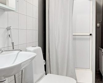HernöRum Fiskekroken - Centralt och nära E4 - Härnösand - Banheiro