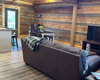 Cozy 6 Person Cabin in Brown County, Indiana - Nashville - Huiskamer