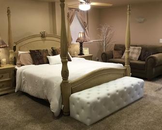Low Host Fees in a prominent community w/HOT TUB, minutes from Ogden/ Hill AFB. - Hooper - Bedroom
