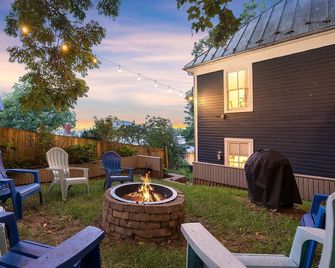 Hilltop Hideaway - Staunton - Innenhof