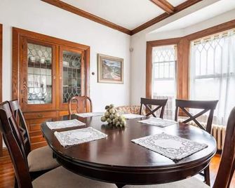Cozy Cape Cod Bungalow - York - Dining room