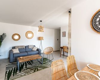 Mari - Appt tout confort 150m de la plage - Calvi - Sala de estar