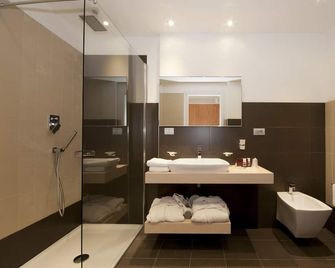 La Rondinaia in Eurocongressi Hotel - Cavaion Veronese - Baño