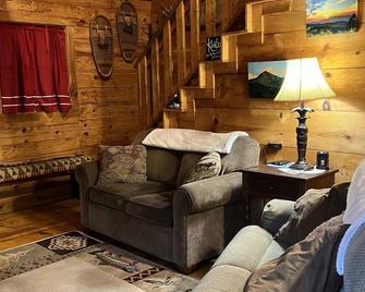 Pine Ridge Chalet- Fall is here! WNC is Ready for You! - Candler - Olohuone