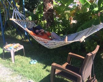 سايار أبارت - مارماريس - شرفة مرصوفة