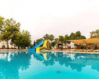 阿爾馬斯格林富爾嘉海灘飯店 - 式 - 阿蘭亞 - 游泳池