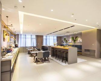 Home Inn Style Harbin West Railway Station Wanda Plaza Triumph Arch - Harbin - Edificio