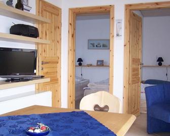 Ostseebad Nienhagen heated bungalow on the hunting trail with 2 separate bedrooms - Nienhagen - Dining room