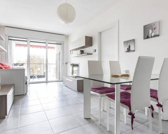 Italianway - Meda 27 B - Milán - Comedor