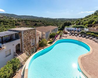 Ea Bianca Residence - Baia Sardinia - Piscina