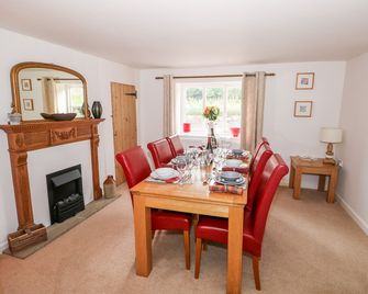 Manor Farm Cottage - Swaffham - Dining room