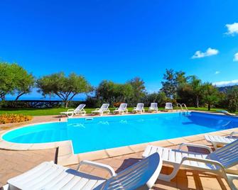 Villa Garden - Tropea - Uima-allas