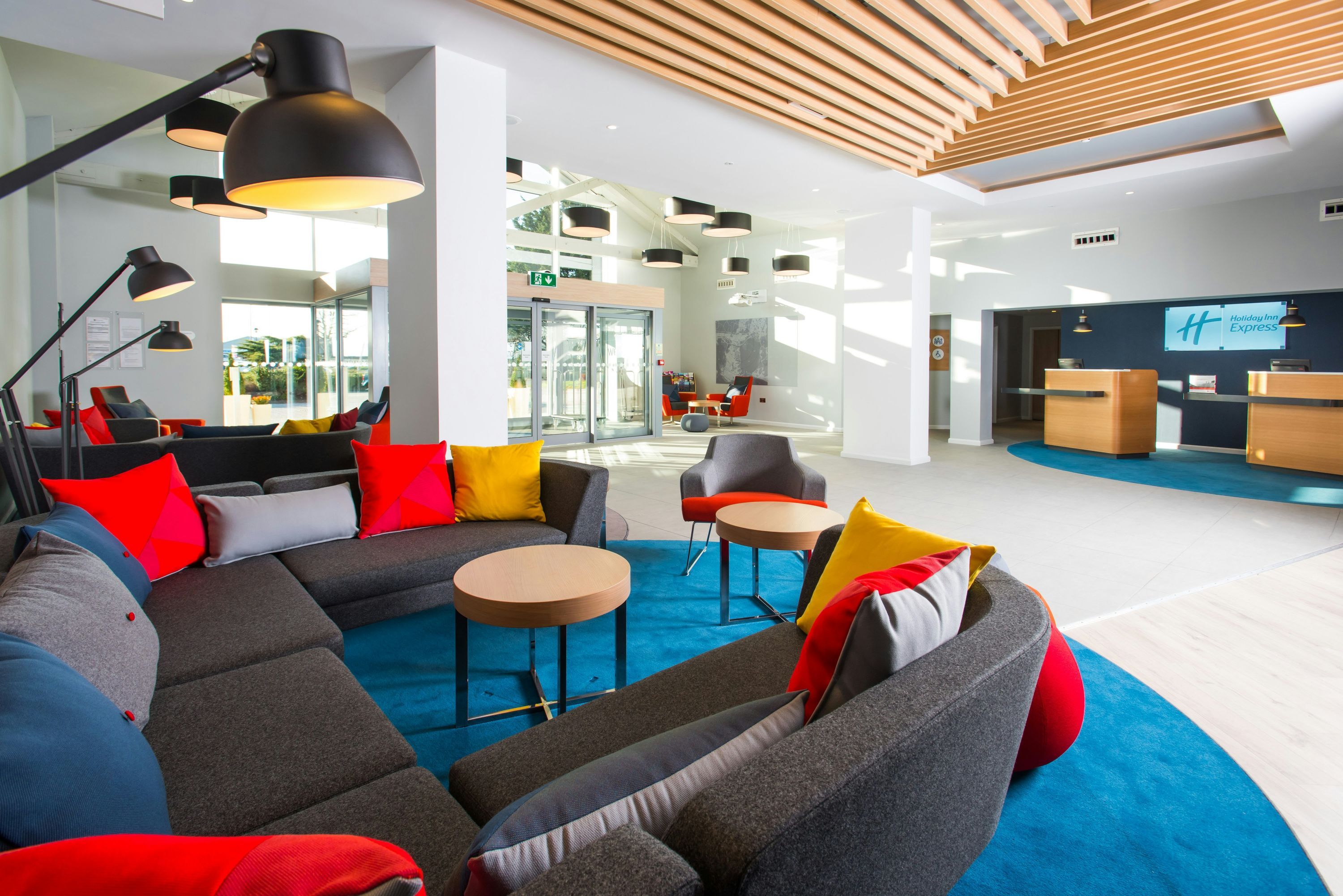 Holiday Inn Express Portsmouth - North by IHG - פורטסמאות' - בניין
