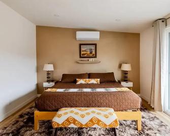 Stargaze & Soak Hot Tub Fireplace & Desert Views - Twentynine Palms