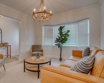 Tampa - Bay Crest - St. Petersburg - Living room
