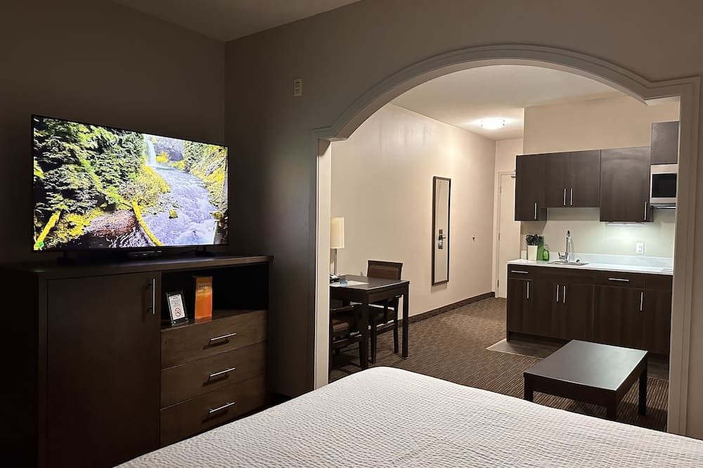 Ramada by Wyndham Estevan - Estevan